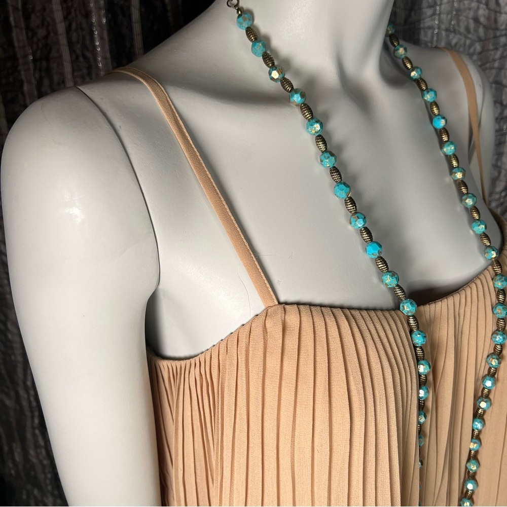 Bebe tan pleated flare cami tank top - Picture 3 of 6